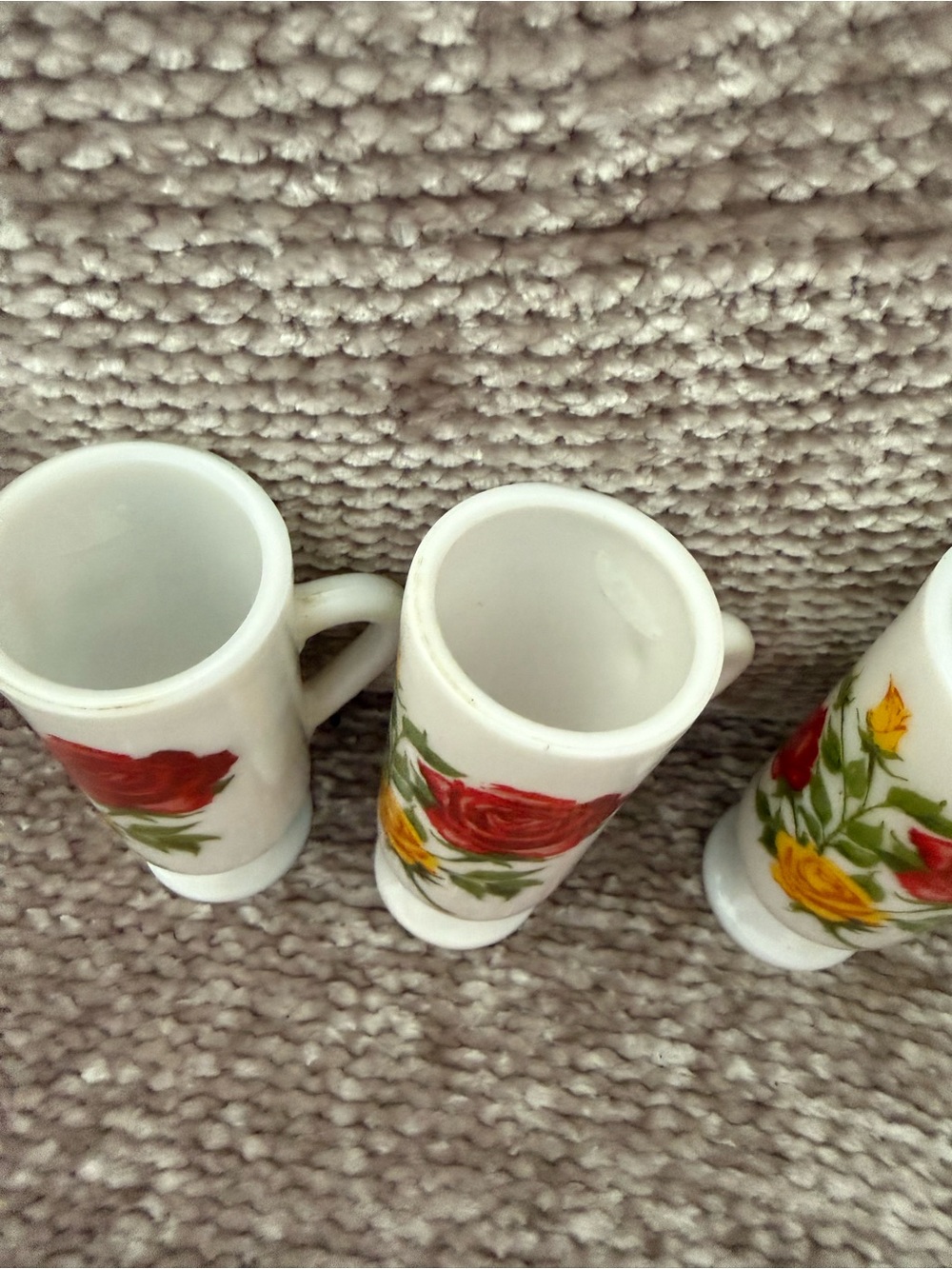 Vintage AVON Red & Yellow Roses White Milk Glass Handled Pedestal Bud Vase 5''H - Picture 4 of 5